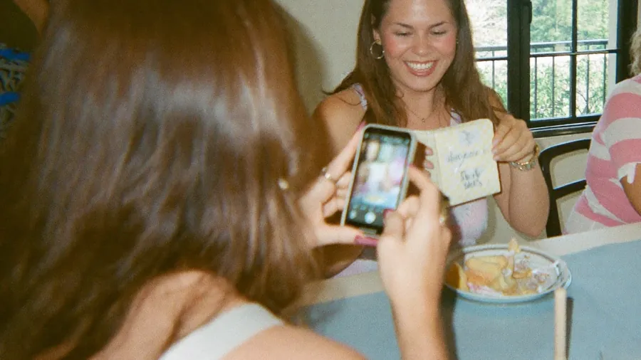Escena ilustrativa de un baby shower